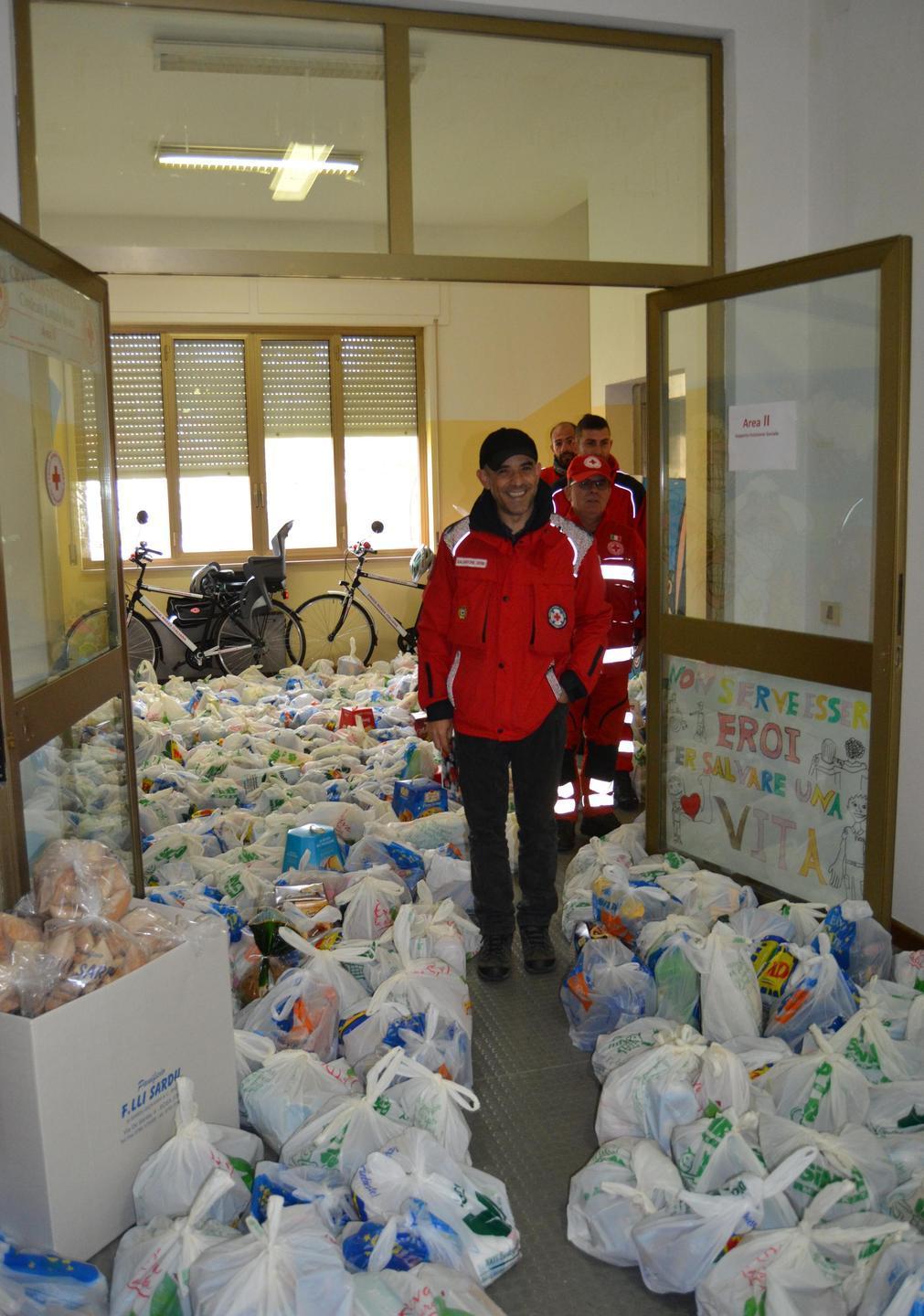 Bosa, la solidarietà senza confini della Croce Rossa 