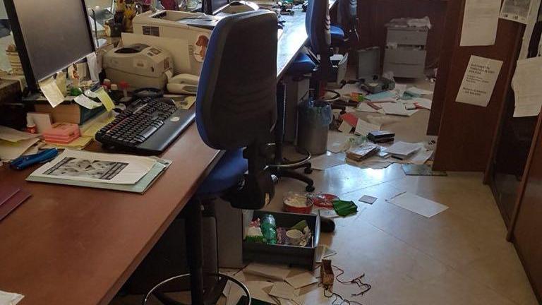 L'ufficio relazioni con il pubblico visitato dai ladri