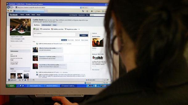 Pavullo, ruba soldi al cliente del bar. Appello su Fb: li consegna