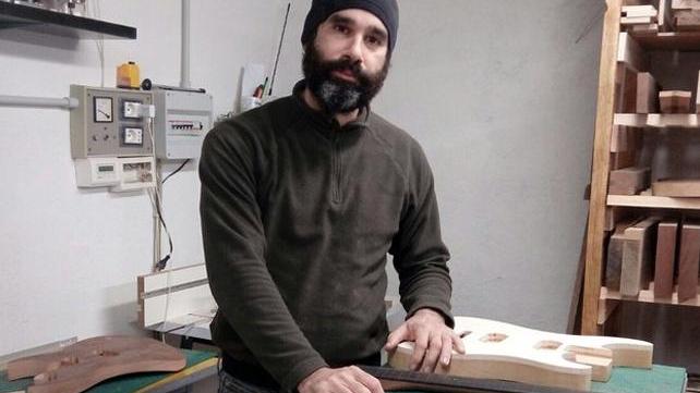 Dal legno grezzo al rock Chitarre made in Sorano