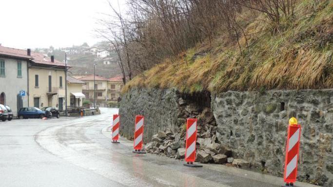 Frana un muro sulla Strada regionale 66