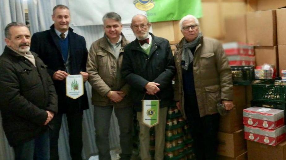 Lions in aiuto di famiglie povere