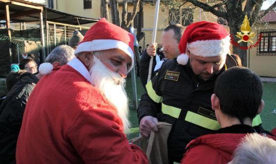 Vigili del fuoco in visita alla Stella Maris a Fauglia