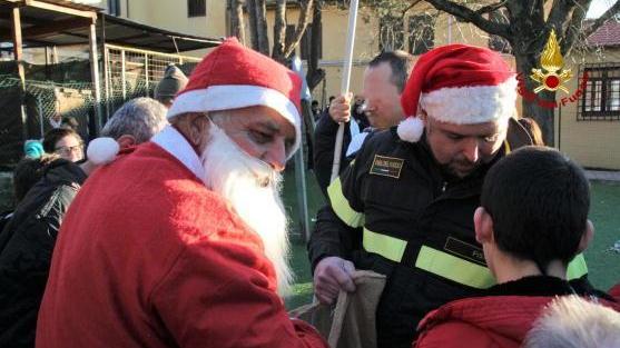 Vigili del fuoco in visita alla Stella Maris a Fauglia