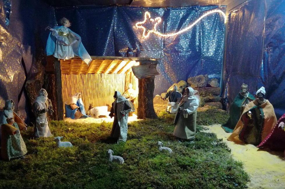 Il presepe in terracotta fatto dalle donne del paese