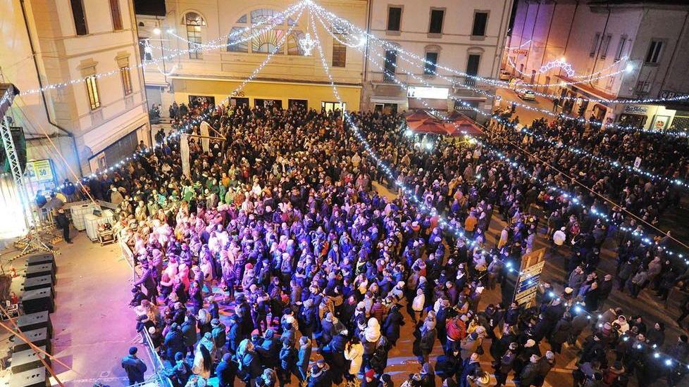 La mezzanotte si aspetta a teatro con “Il gatto in tasca”