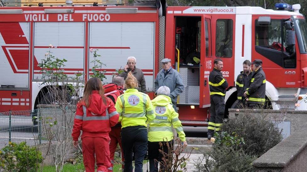 Non risponde ai vicini, trovata morta in casa