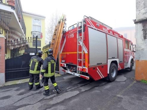 Incendia la cucina friggendo le patatine 
