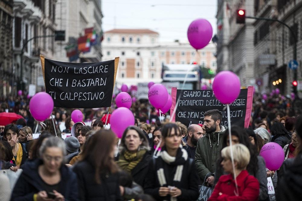 Donne vittime di violenza in Sardegna, un reddito per renderle libere 