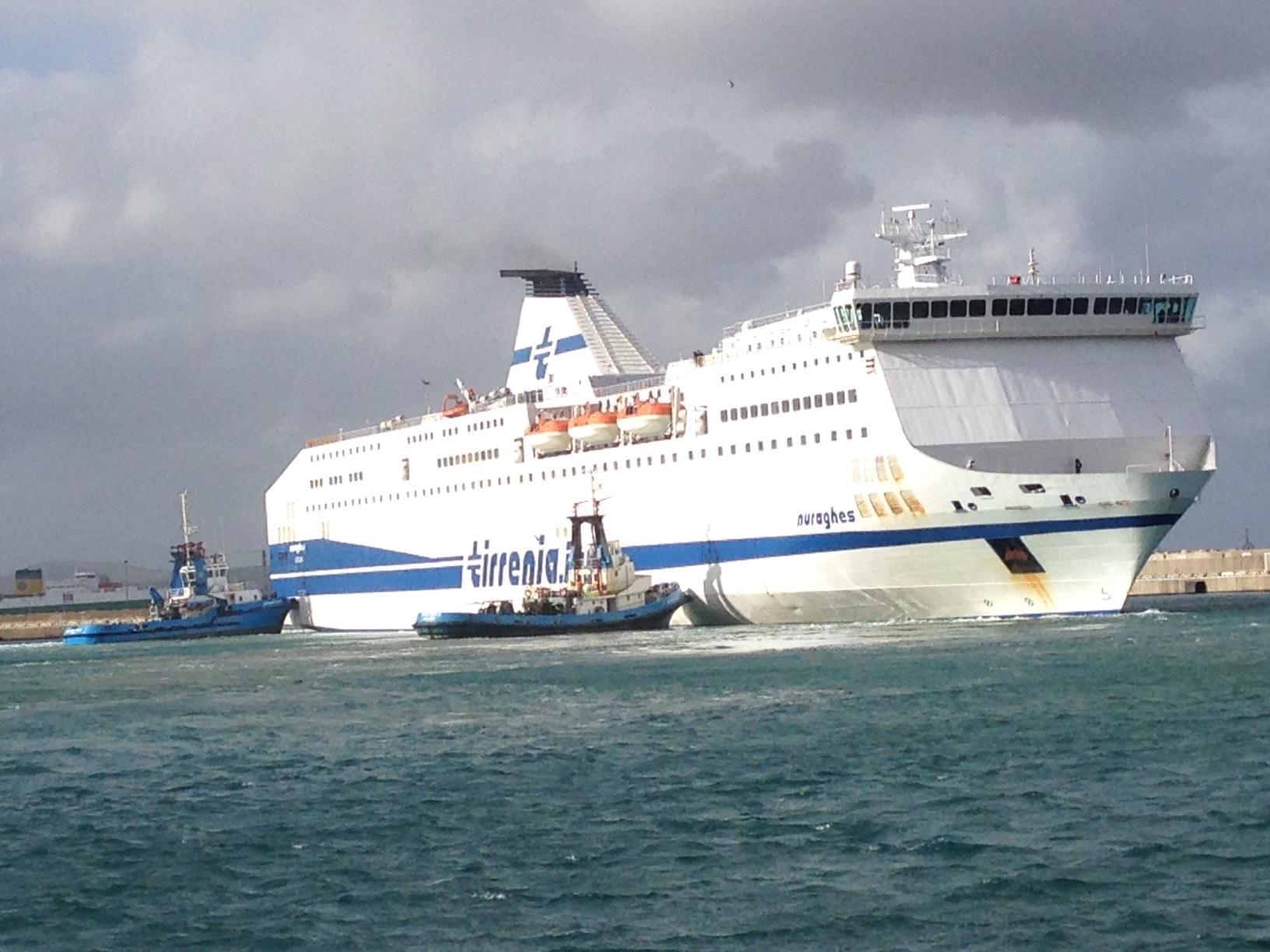 La nave Nuraghes della Tirrenia