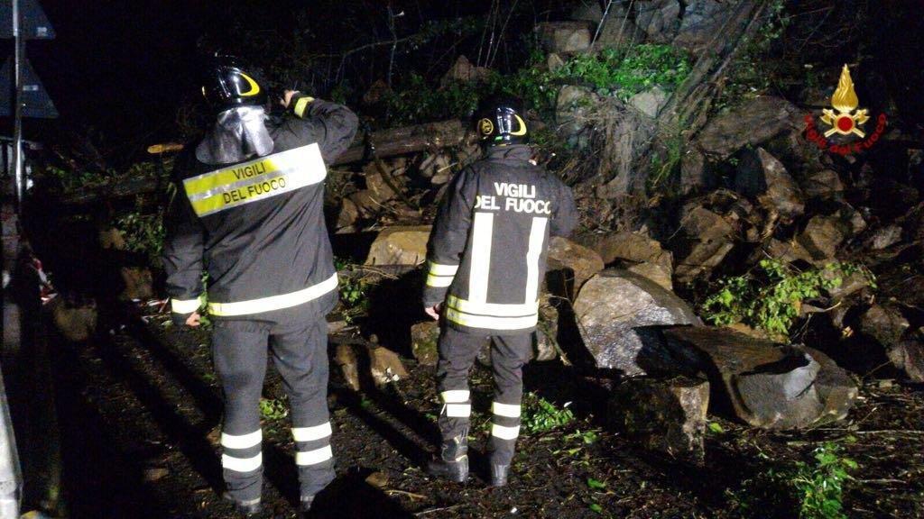 La frana sulla provinciale della Val di Forfora al ponte di Sorana