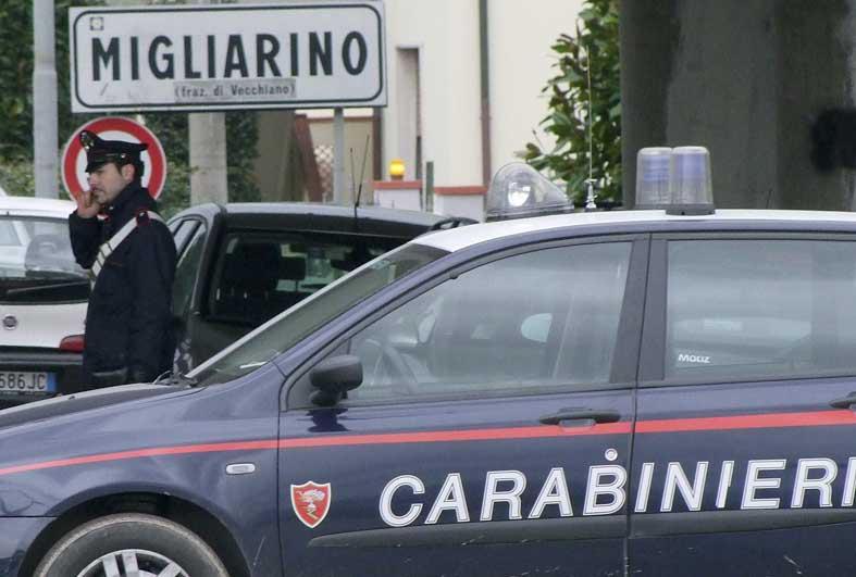 Un posto di controllo dei carabinieri a Migliarino (foto Fabio Muzzi)