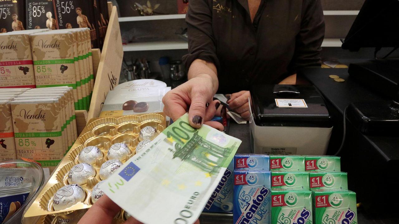 Una banconota da 100 euro falsa