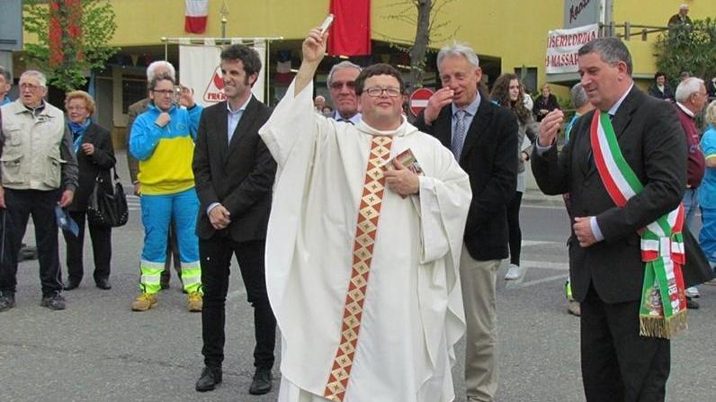 Nel giornale della chiesa l'invito ai fedeli: «Attenti al virus del nazifascismo»