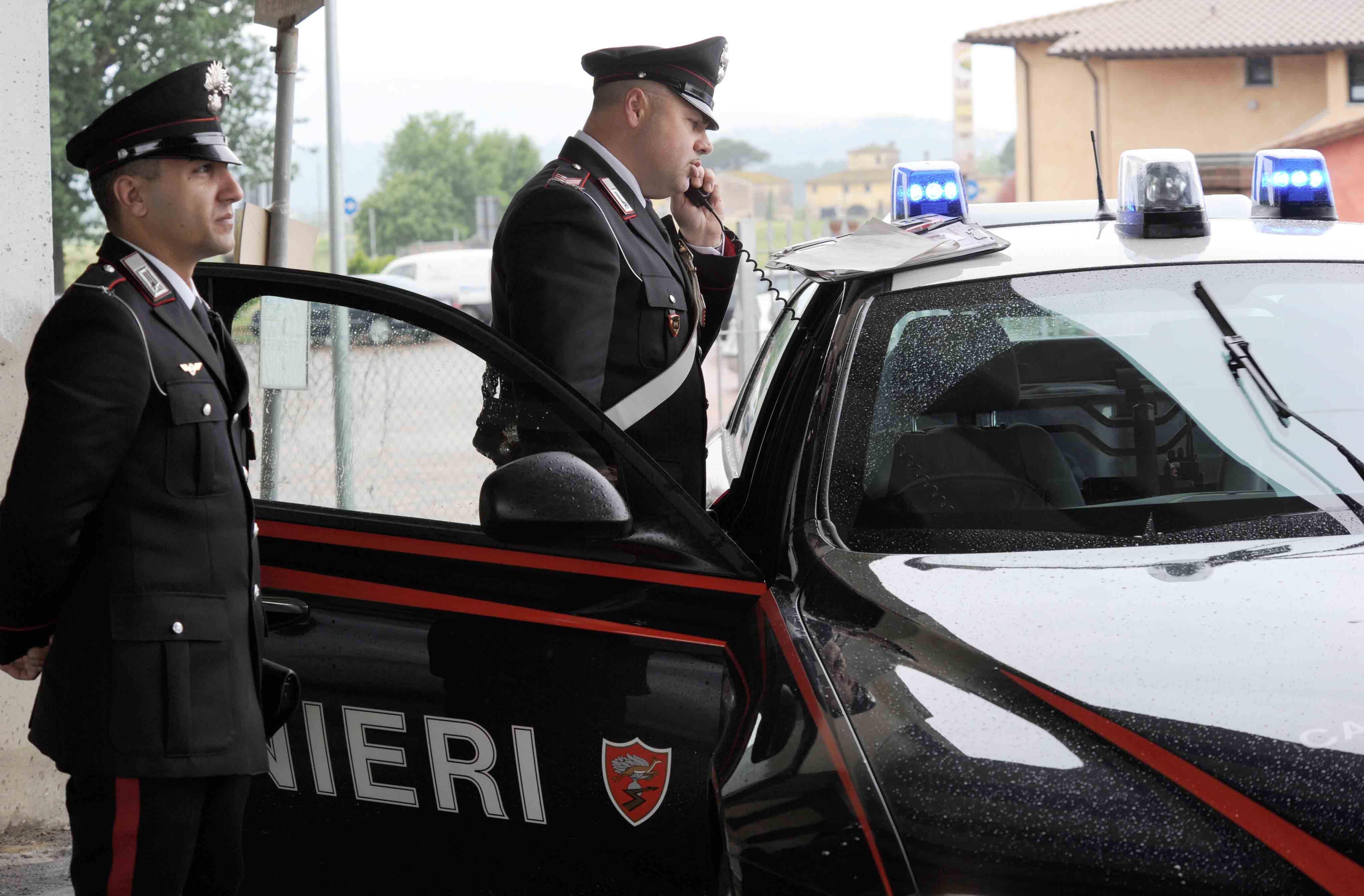 Un controllo dei carabinieri sul territorio (foto d’archivio)