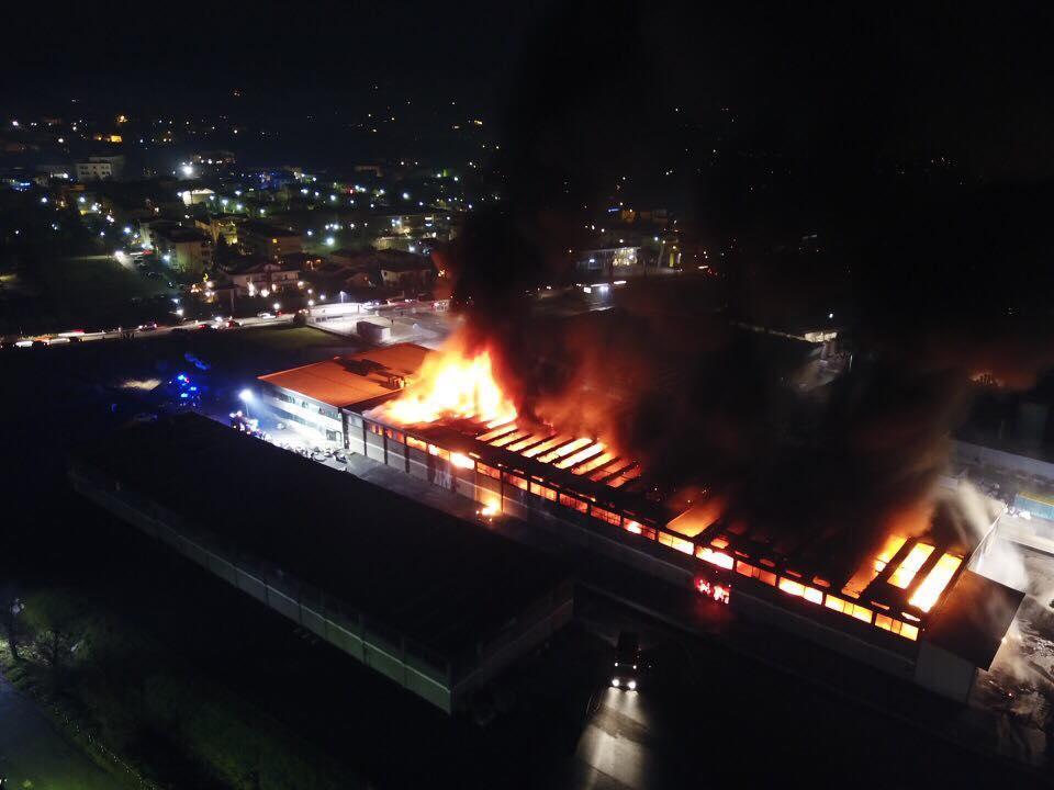 La foto dell'incendio alla Rox scattata da Graziano Del Carlo