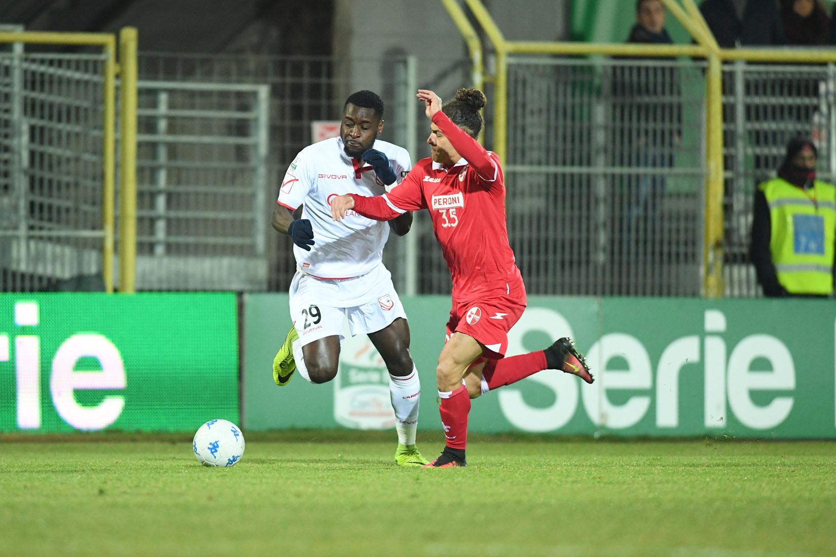 Nzola in azione