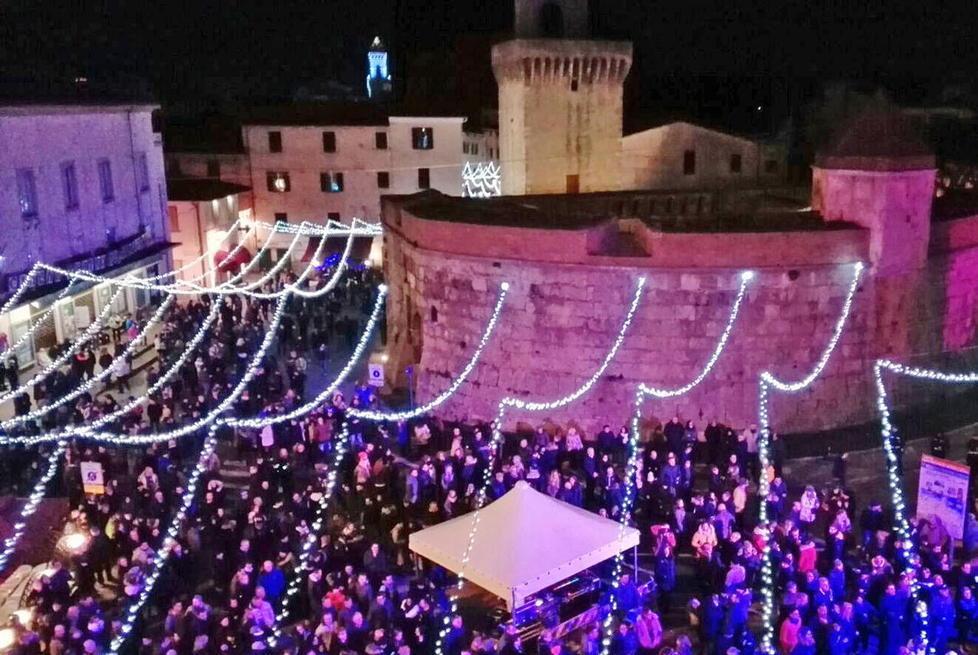 Il Capodanno in piazza: cabaret e balli senza botti 