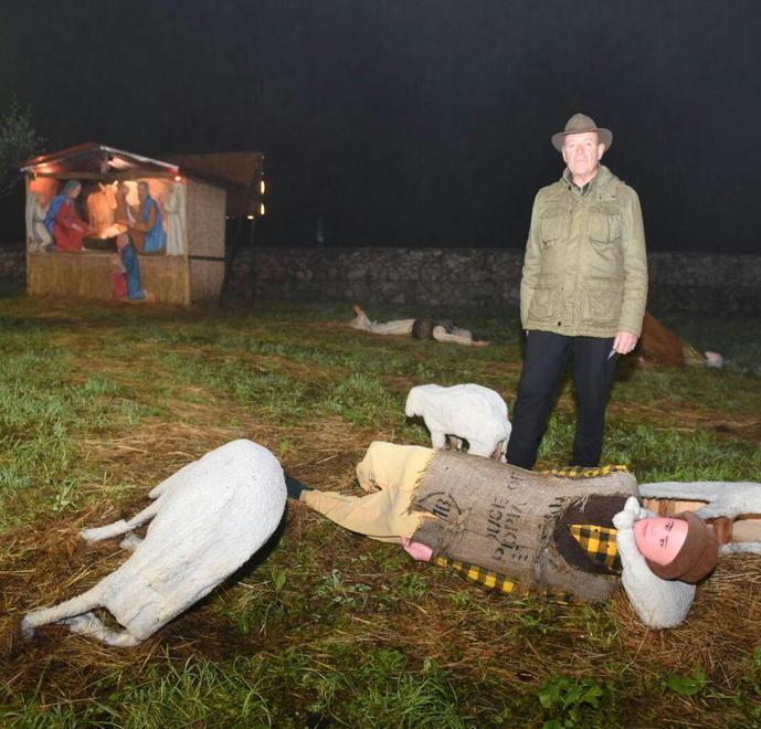 «Il presepe resta così, coi segni dei vandali Sarà un simbolo» 