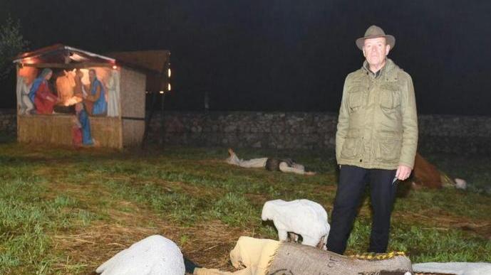«Il presepe resta così, coi segni dei vandali Sarà un simbolo»