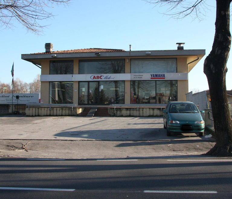 Sì ai lavori esterni alla sede dei vigili