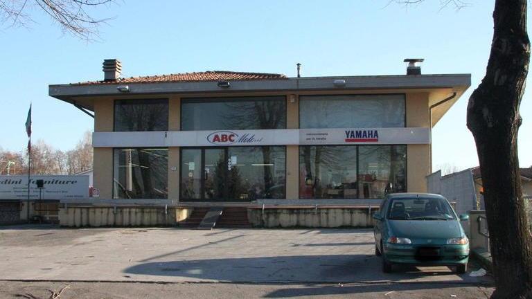 Sì ai lavori esterni alla sede dei vigili