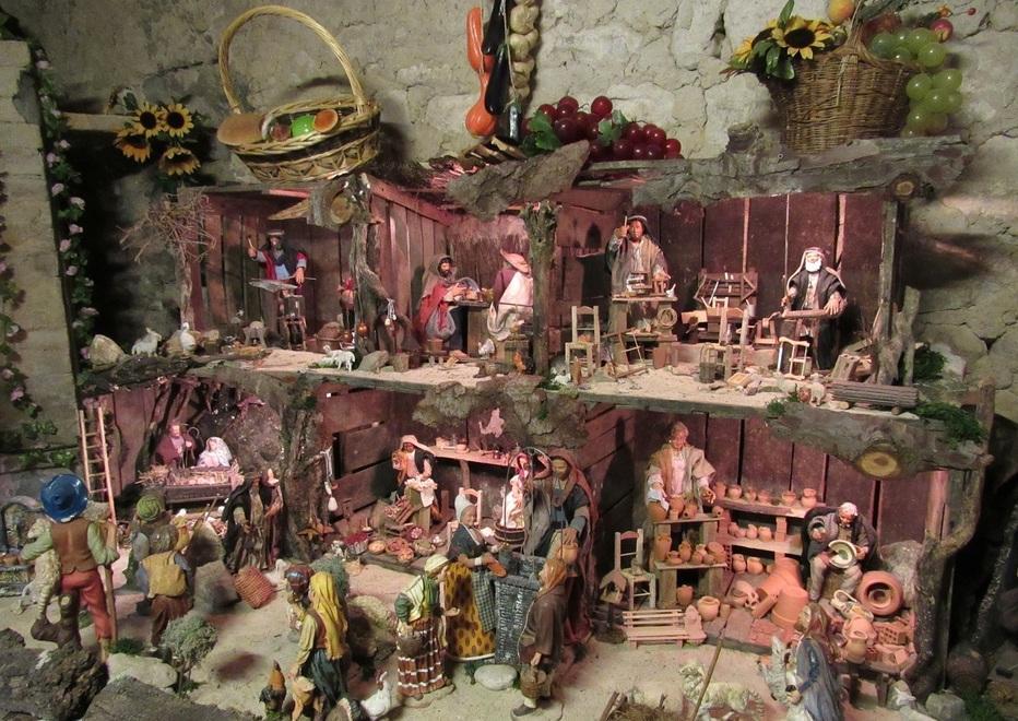 Quel “pezzetto di mondo in cantina” tra giochi e diorami