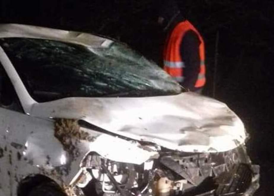 Esce fuori strada e cappotta più volte Ferito un giovane