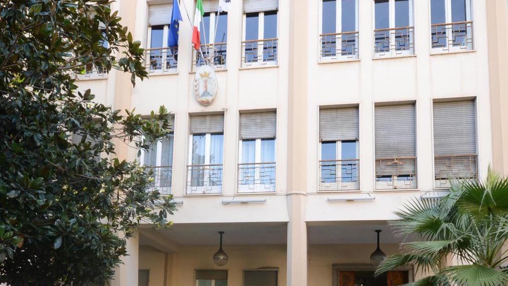 Il dirigente è in ferie Impiegati comunali senza indennità