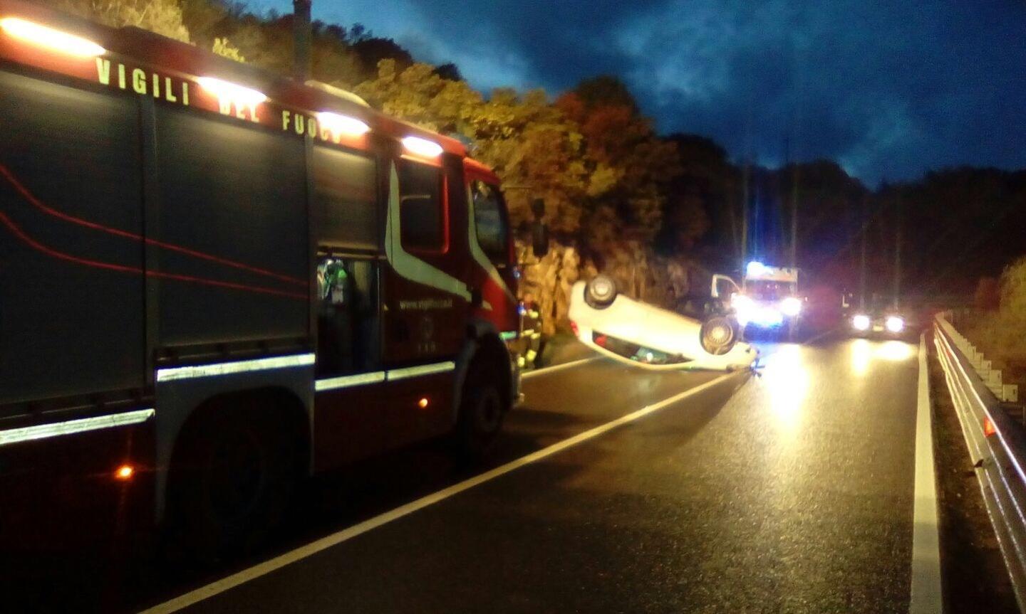Auto si ribalta a Casagliana, 2 feriti 