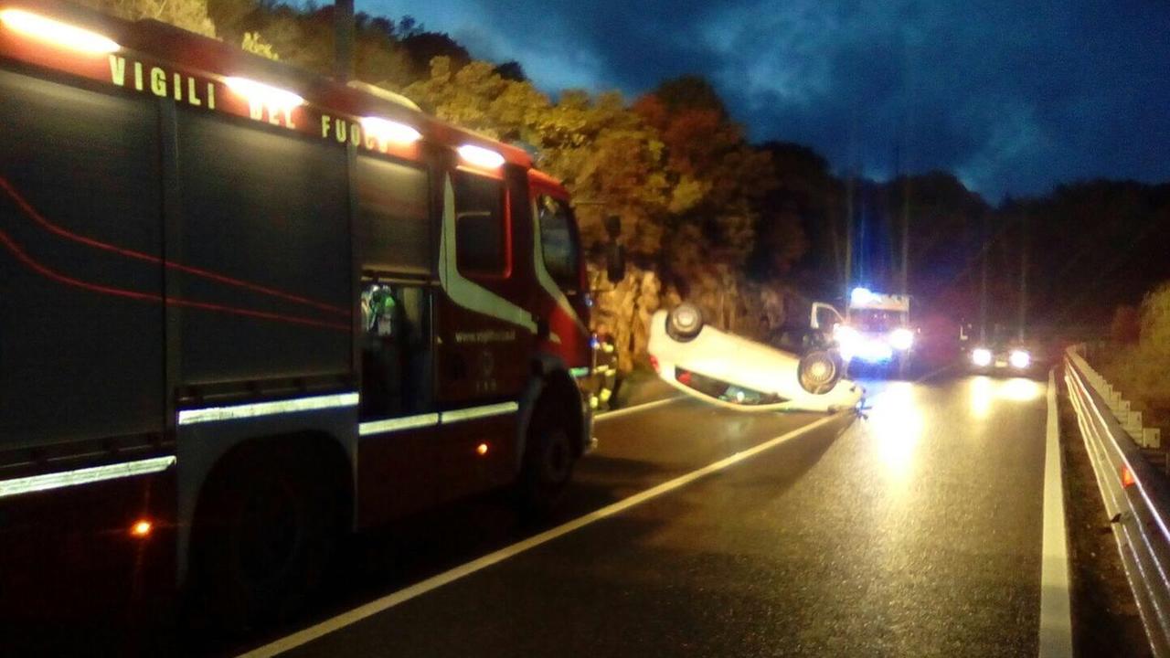 Auto si ribalta a Casagliana, 2 feriti