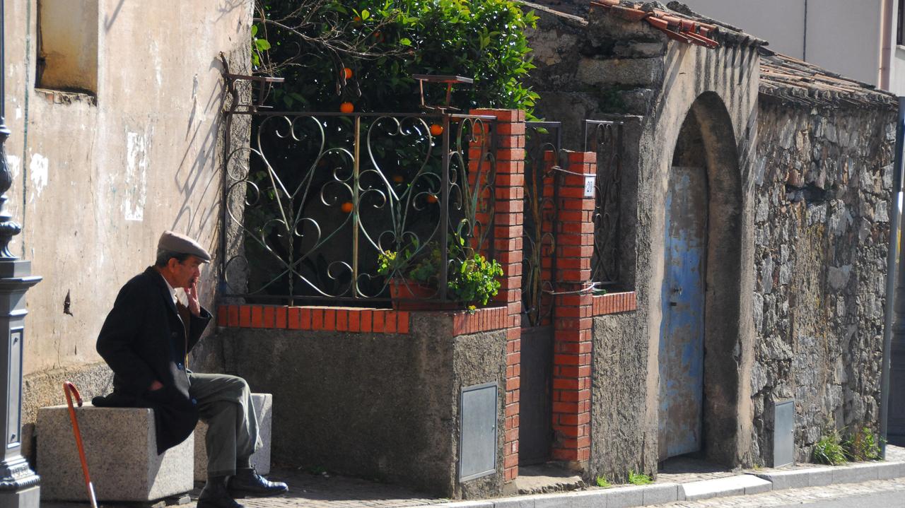 Allarme spopolamento in Sardegna, ogni anno 5mila residenti in meno 