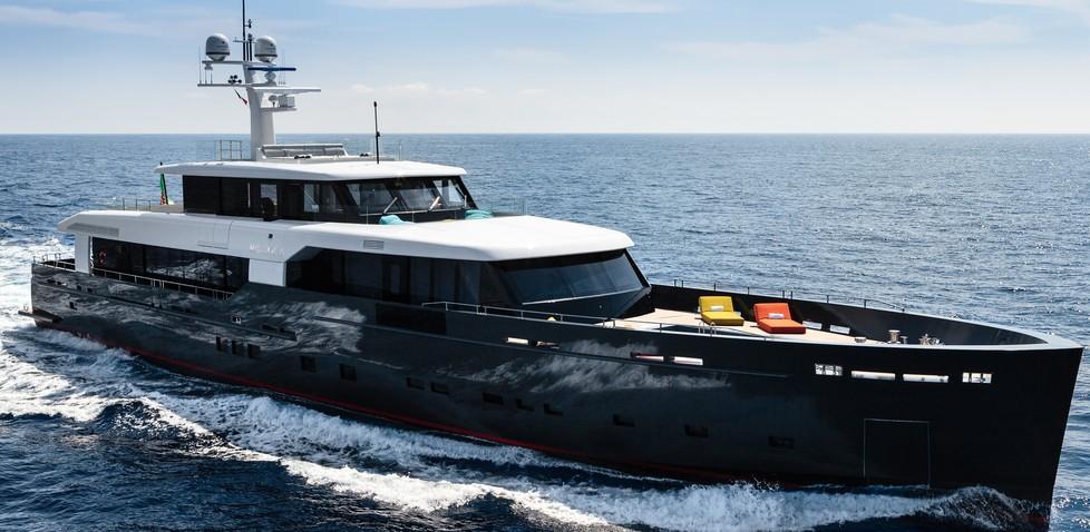 Via alla costruzione di due mega yacht 