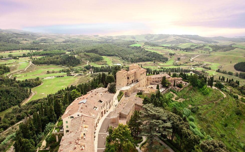 Una veduta del borgo di Castelfalfi