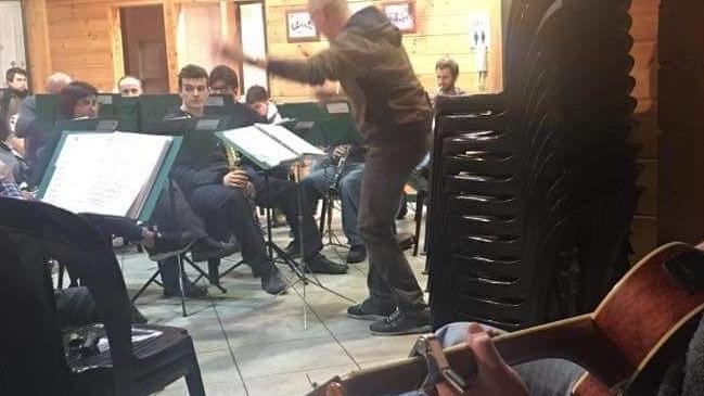 Serramazzoni, auguri in musica con la banda e gli allievi della scuola Serri