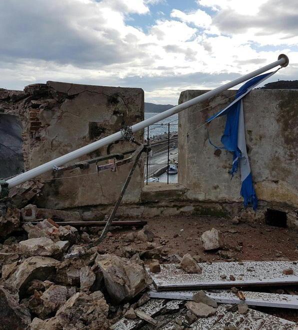 Piove e crollano le Mura del ’300 Giù la Torre dell’Elba 