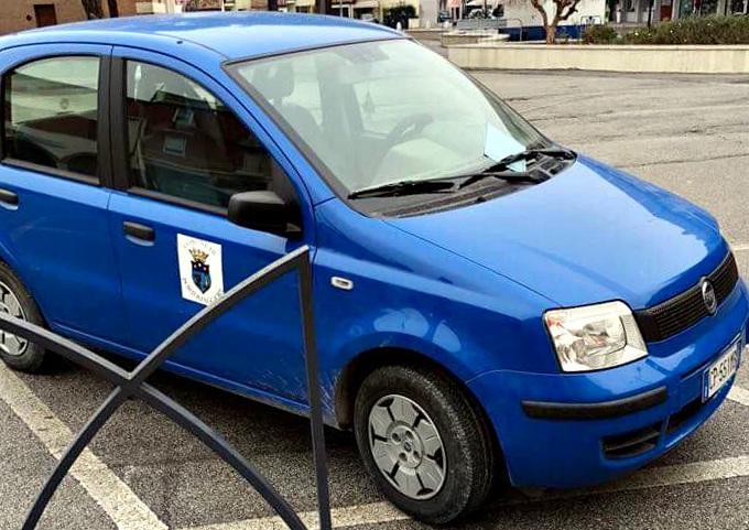 Sosta vietata, multata l’auto del Comune