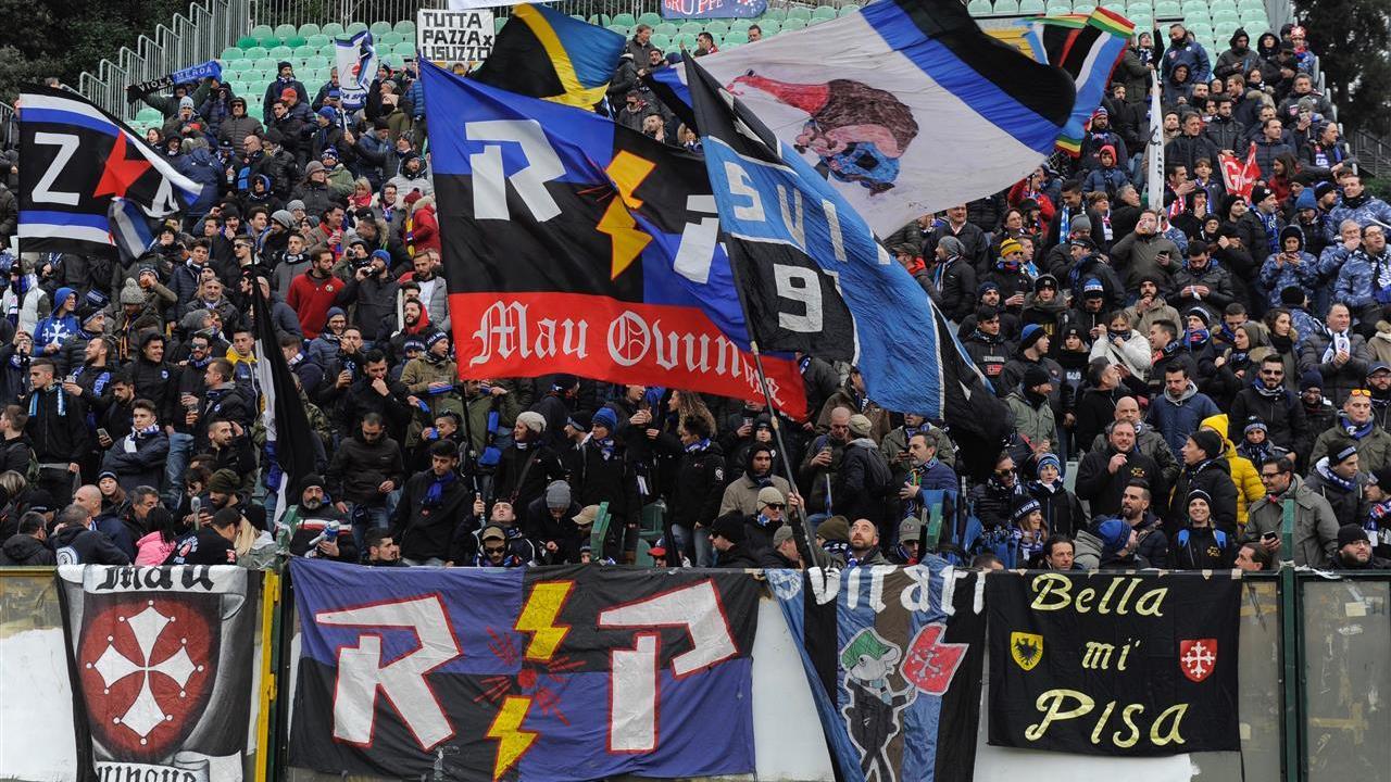 I tifosi del Pisa allo stadio Artemio Franchi (foto Massimo Sestini)