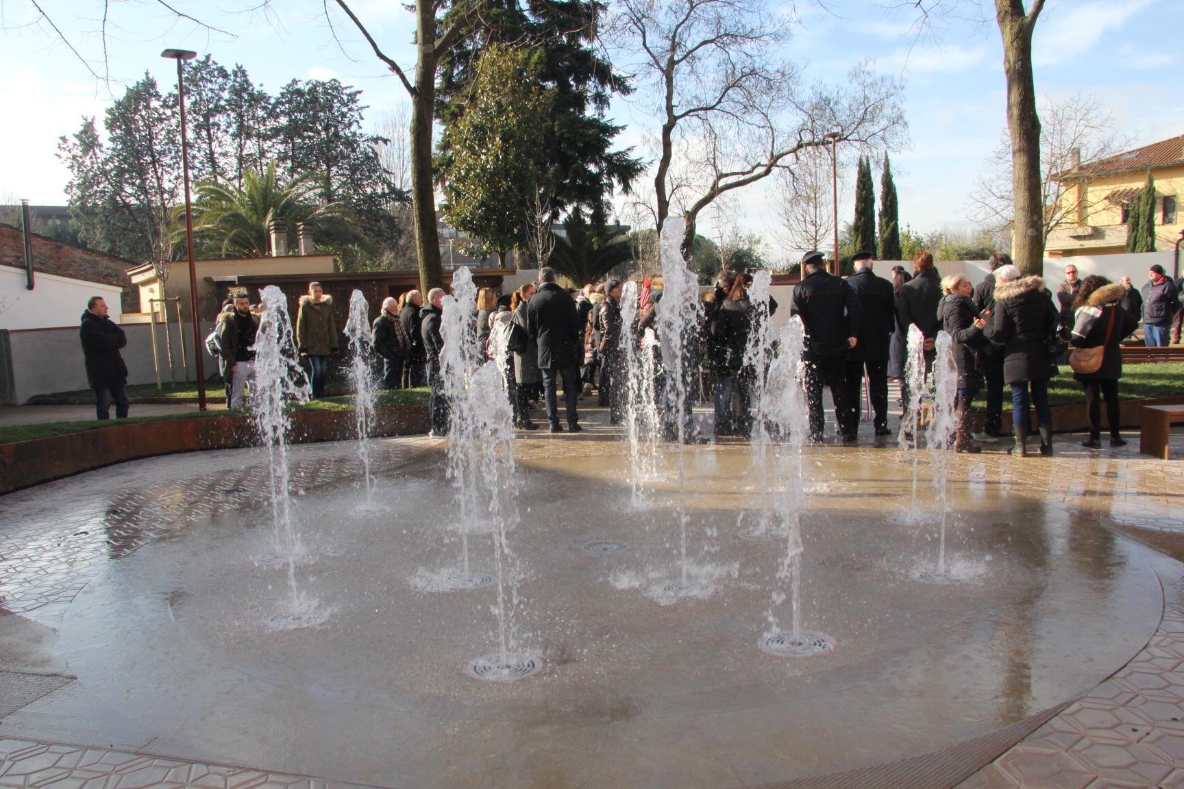 La fontana di piazza Bianchini a Iolo (foto Batavia)