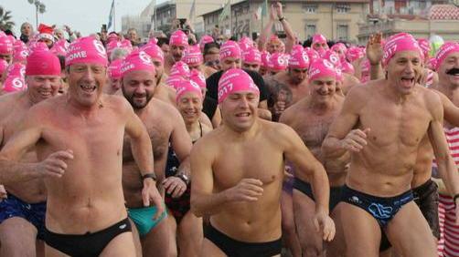 La partenza del tuffo del Capodanno 2017