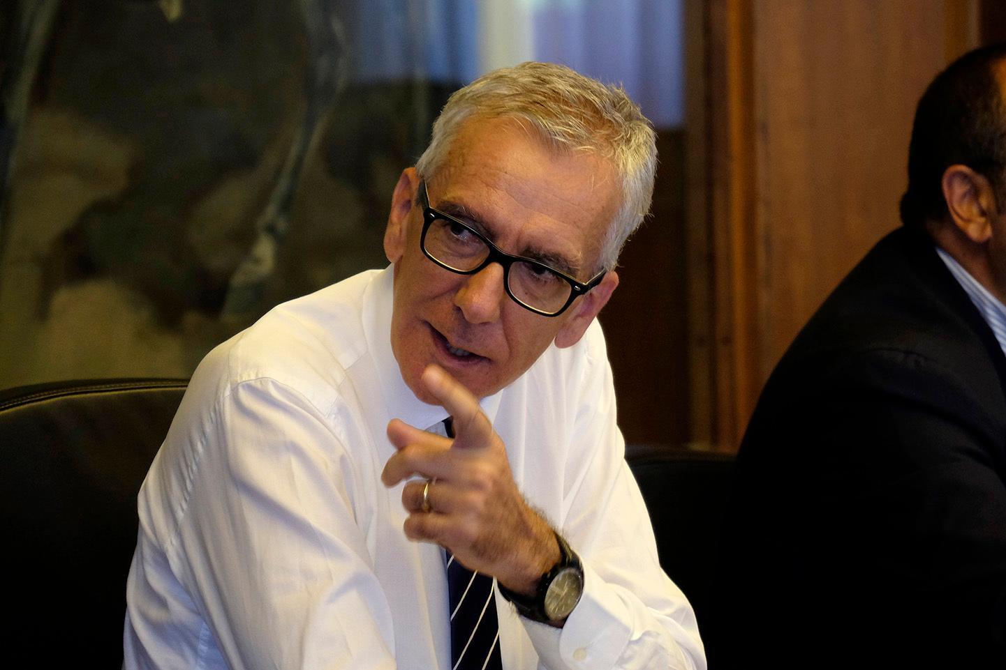 Pigliaru verso il nuovo anno: «Treni, aerei e industria sono le priorità per il 2018» 