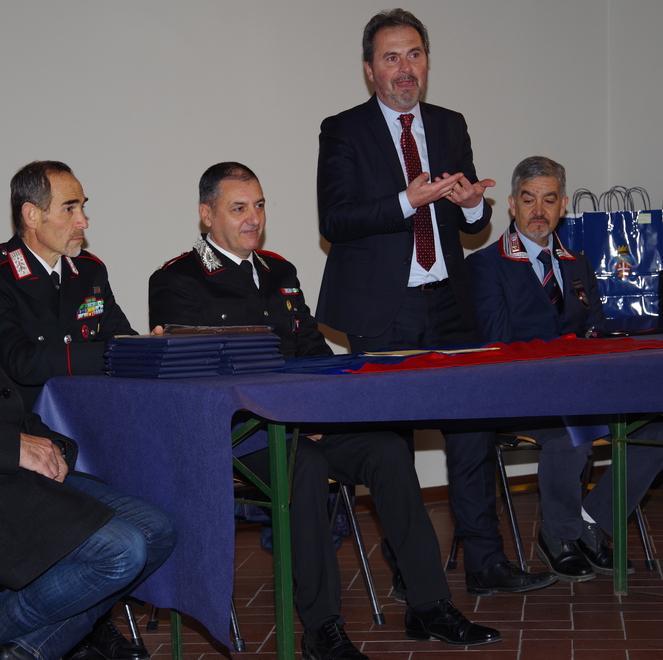 La consegna degli attestati ai soci anziani dell’Associazione nazionale carabinieri 