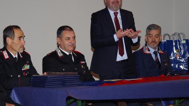 La consegna degli attestati ai soci anziani dell’Associazione nazionale carabinieri