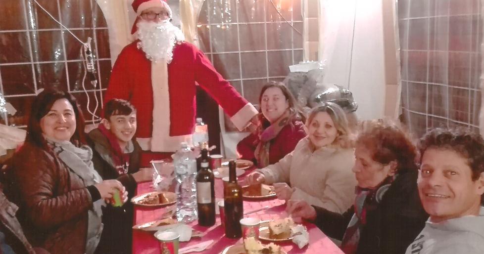 La visita di Babbo Natale nel tendone