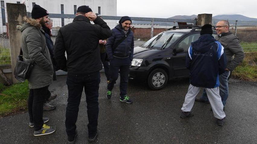 Tmm, 36 sacchi di pellet per continuare a resistere