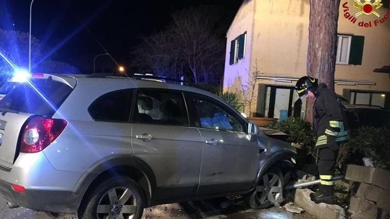Schianto sulla Giannella tra due auto Un ferito grave