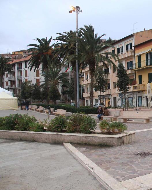 Petardi, vetro, alcolici Tutti i divieti per la festa