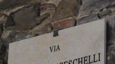 Lacrime e commozione Laura ora ha la sua via