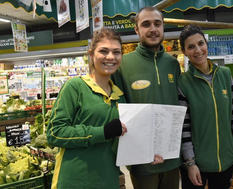 Lavoratori del market premiati dai clienti