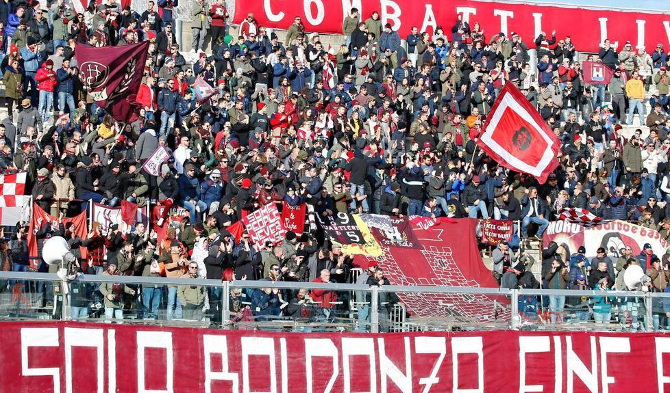 E subito dopo il fischio finale tutti a brindare con la Curva Nord 